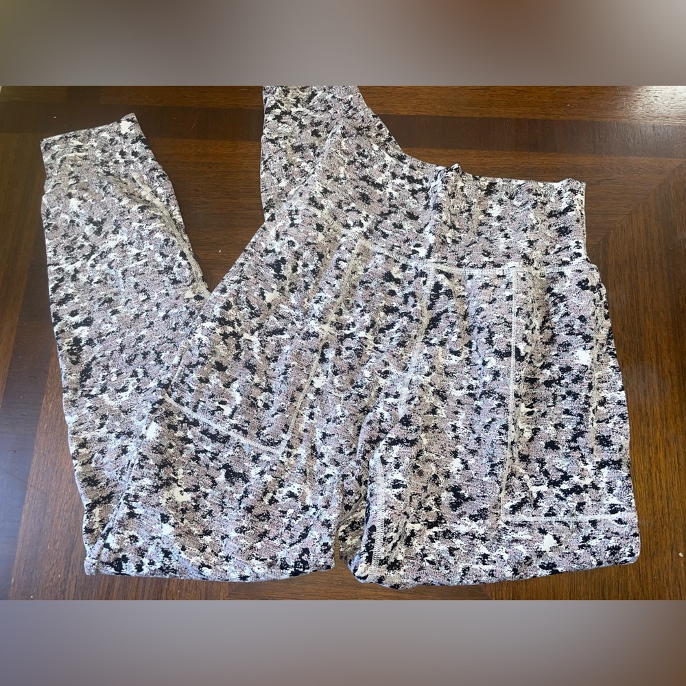 Athleta Salutation Textured Joggers
Size Small Petite